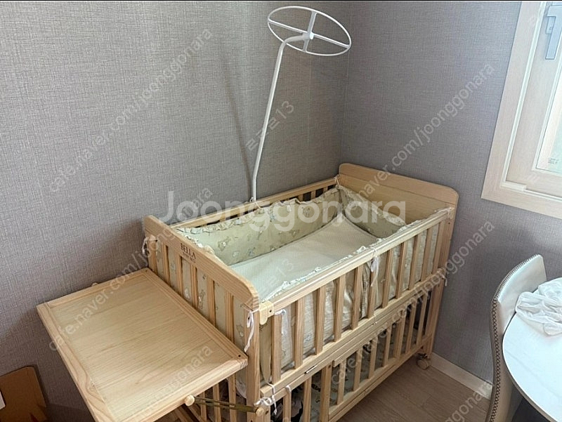 벨라 원목 아기침대 싸게 팝니다 (모기장, 듀라론 방수 쿨 매트 포함)--0