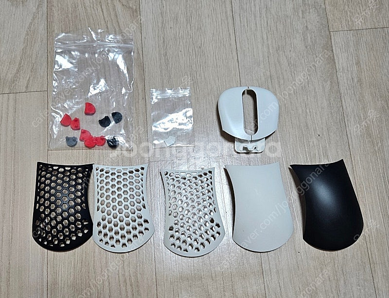 제닉스 타이탄 G AIR 비대칭 무선 게이밍 마우스 판매합니다.--1