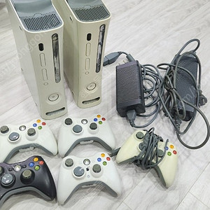 xbox360 본체2개,패드5개 일괄 택포 10.0