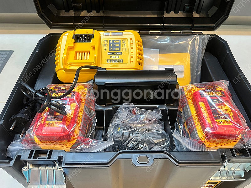 디월트 해머드릴(DCH417X2) 새상품 판매합니다.--1