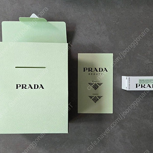 PRADA 프라다 모노크롬 하이퍼매트 립스틱 B06 선물포장 새제품 무료배송