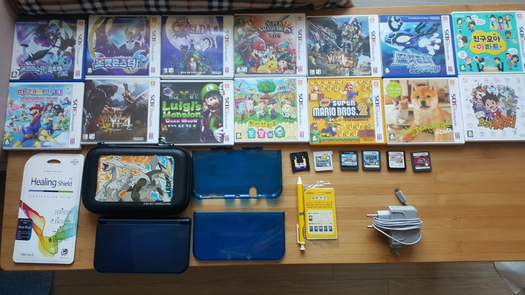 닌텐도 3DS XL + 15개의 3DS 칩 , 4개의 DS 칩 + 기타 이미지
