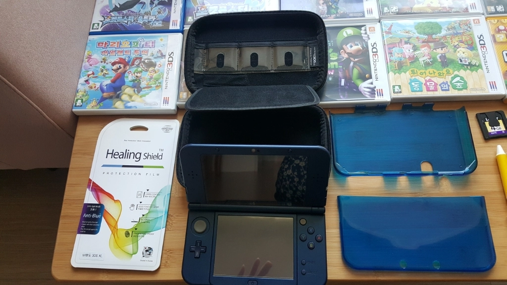 닌텐도 3DS XL + 15개의 3DS 칩 , 4개의 DS 칩 + 기타 이미지