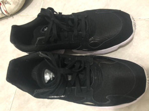 아이다스 팔콘w블랙265 팝니다 거의새것--1