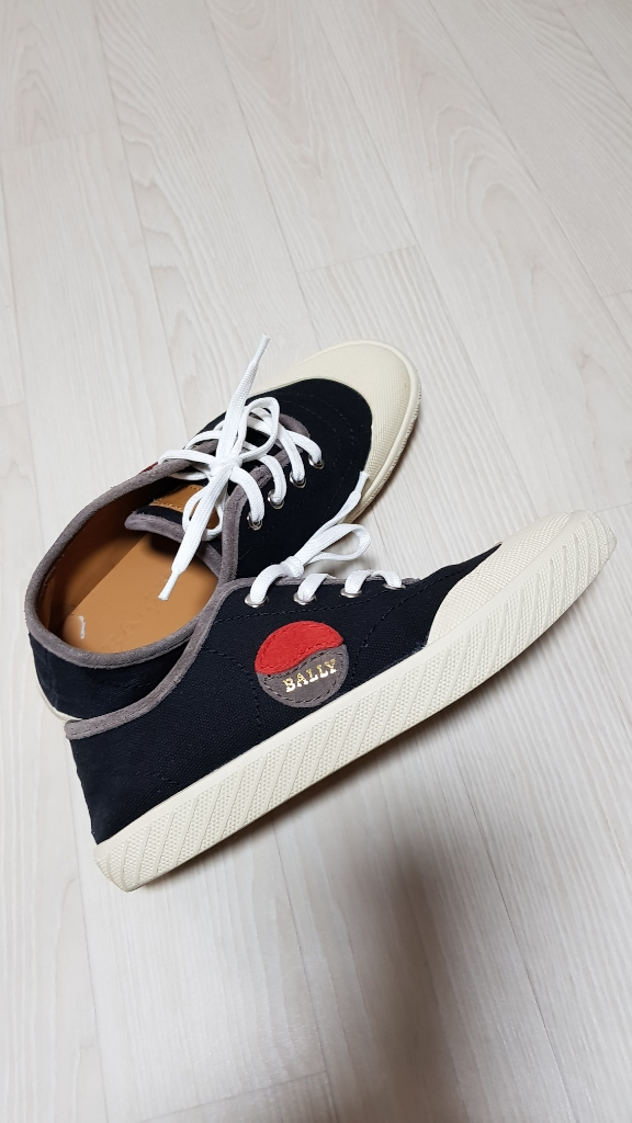 발리 스니커즈 235--2