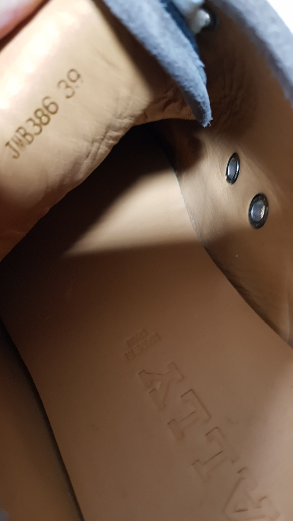 발리 스니커즈 235--4