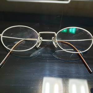 휴고보스 안경테입니다