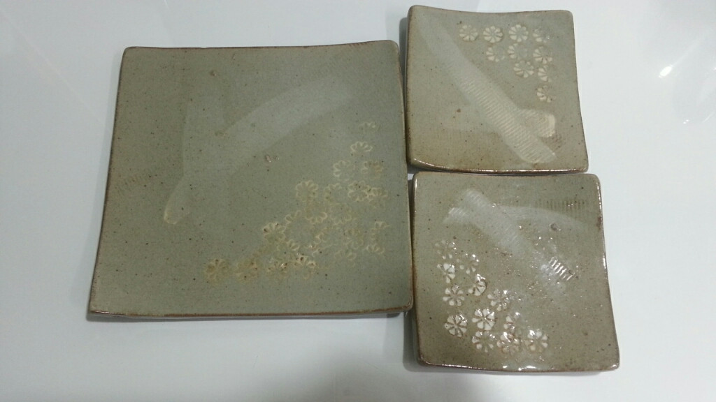 흙으로 빚은 사각접시세트  이미지