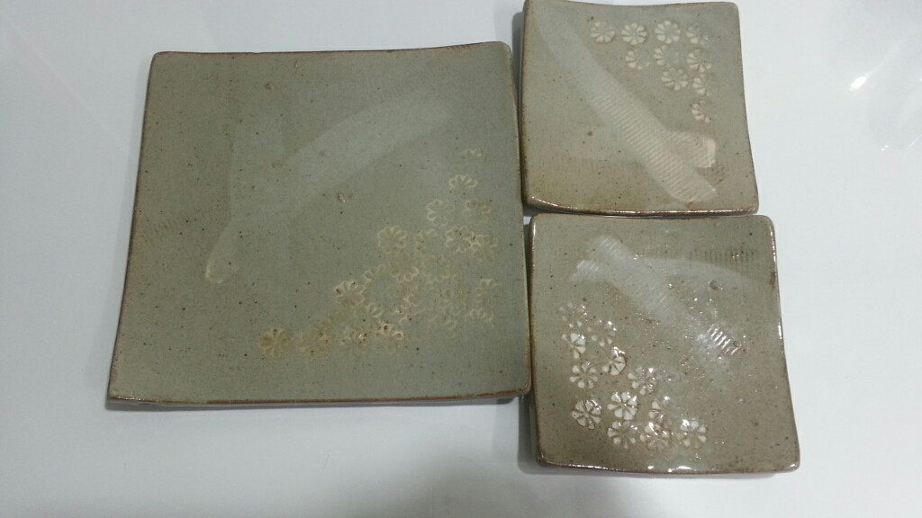 흙으로 빚은 사각접시세트  이미지