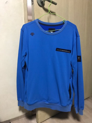 데상트 맨투맨m 싸게 내놓습니다--0