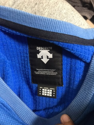 데상트 맨투맨m 싸게 내놓습니다--2