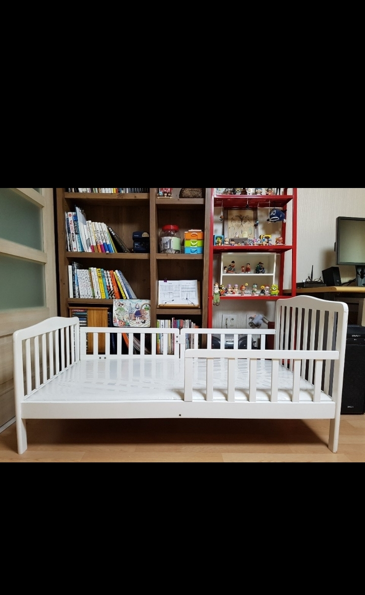 아기 침대 이미지