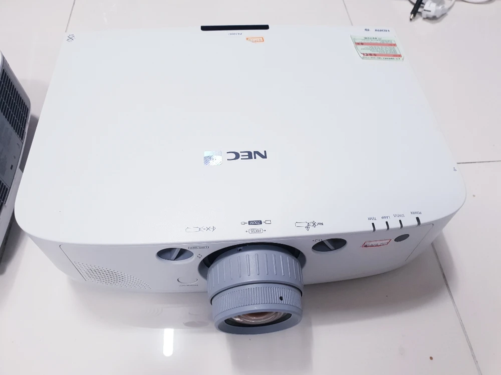 NEC PA500X중고프로젝터 5천안시/교회,강당,회의 이미지