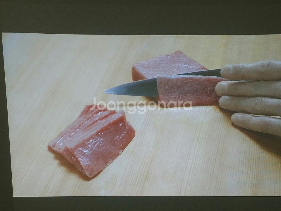 캐논의 고성능렌즈 감성이 돋보이는 클라스인 프로젝터

...--1