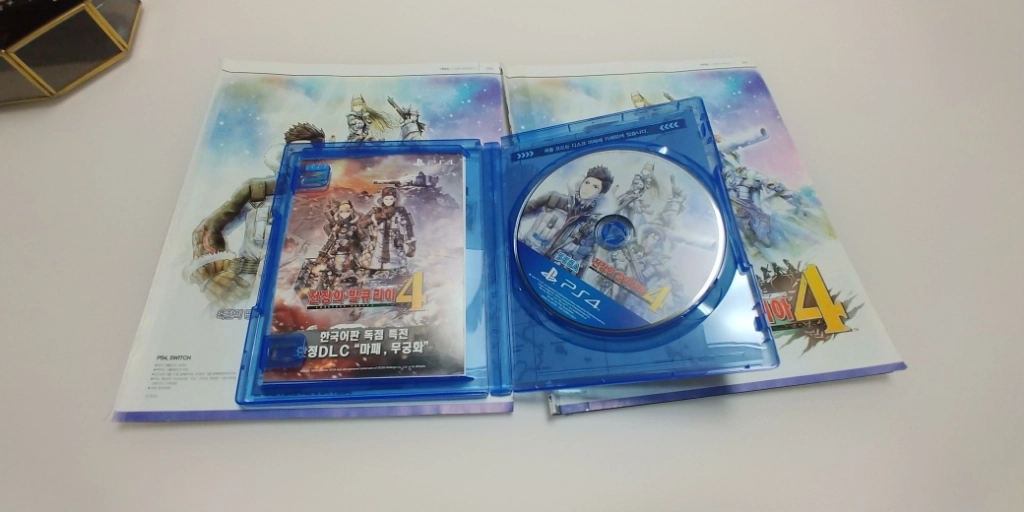 [PS4] 전장의 발큐리아4와 완벽공략집 팝니다

 이미지