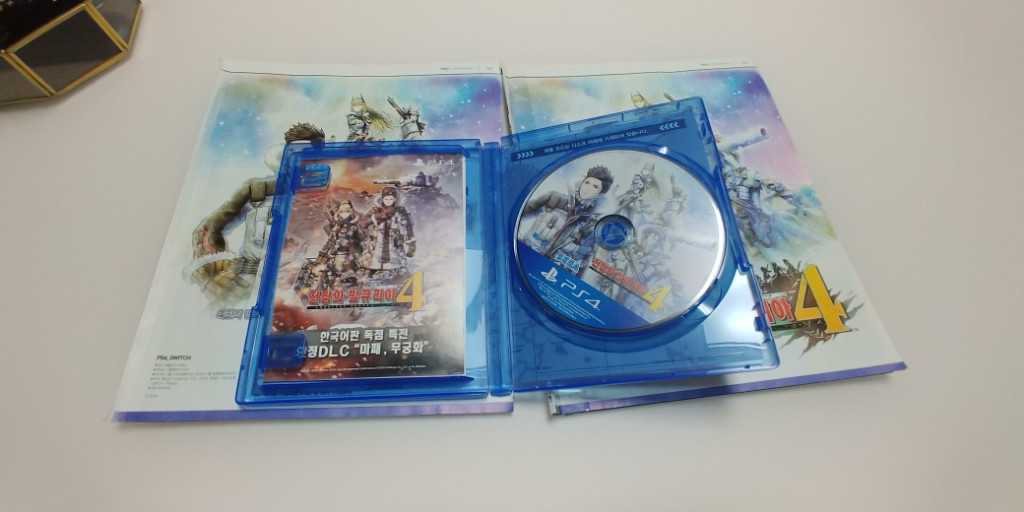 [PS4] 전장의 발큐리아4와 완벽공략집 팝니다

 이미지