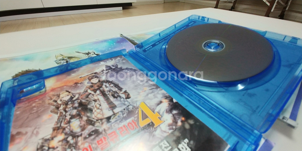 [PS4] 전장의 발큐리아4와 완벽공략집 팝니다

--2