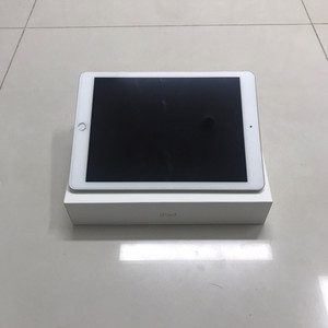 아이패드 5세대 9.7 32g wifi 판매합니다