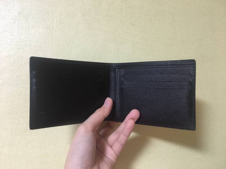 몽블랑 남성 반지갑 웨스트 사이드6cc 팔아요--1