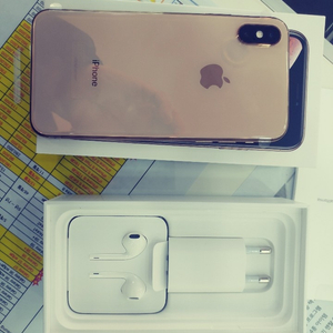 아이폰 xs 64 GB  초ss급 구성품 미사용