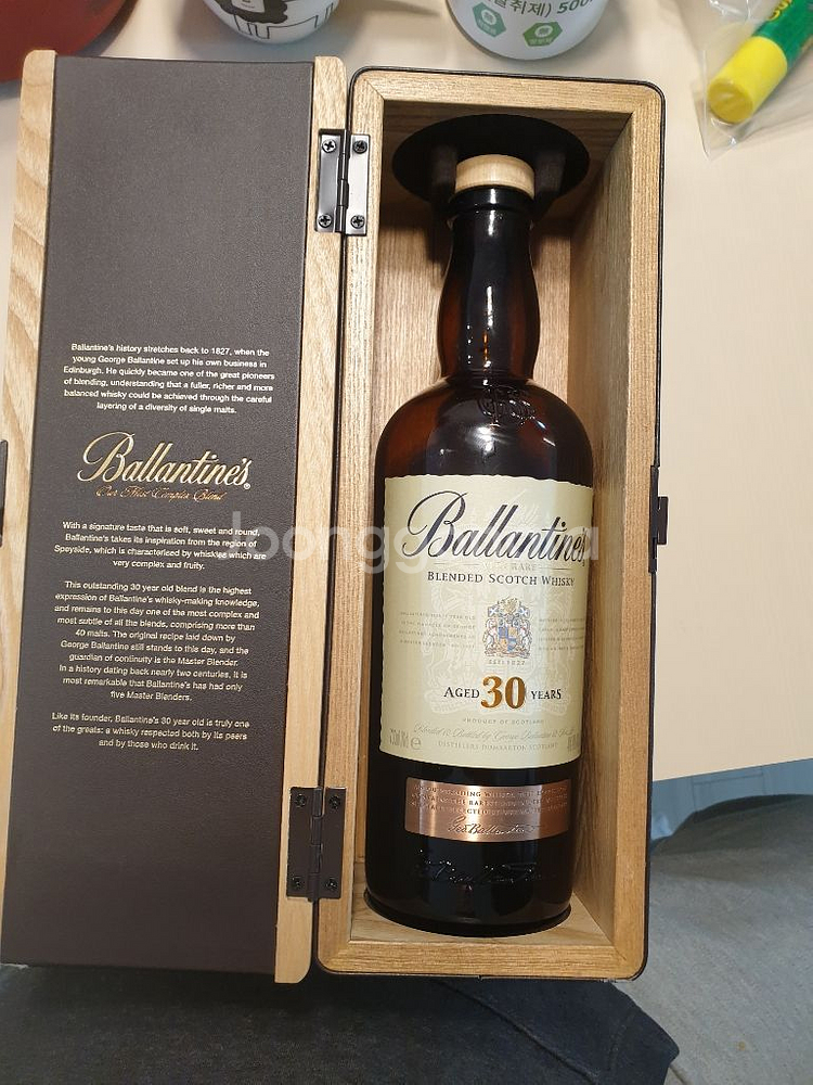 발렌타인30년산 공병과 박스 팝니다.--1