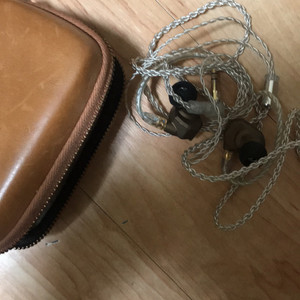 캠프파이어 쥬피터 이어폰 판매합니다 