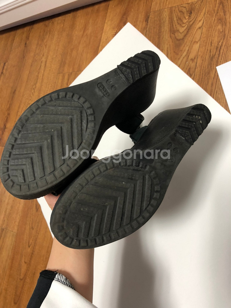 크록스 여성샌들. 블랙 --2