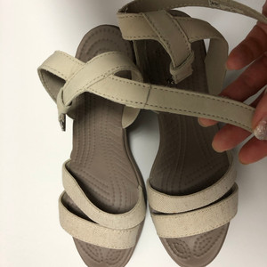 크록스 여성샌들. 7사이즈