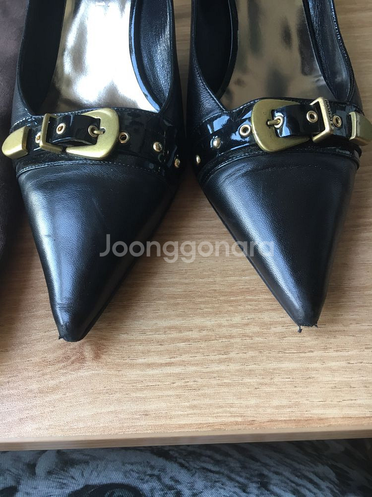 [상태좋음]정품a.testoni미들굽 금장펌프스245--1