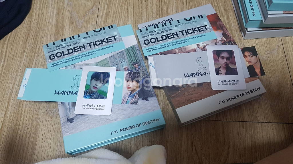 윤지성 이대휘 봄바람 풀셋 2장 택포--1