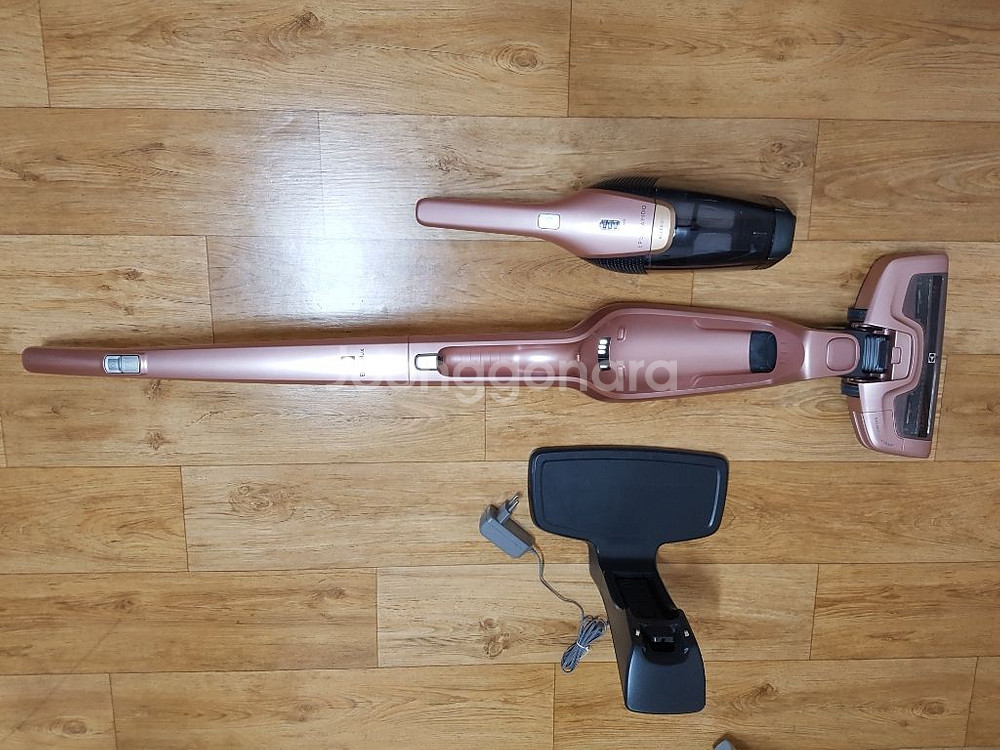 일렉트로룩스 무선청소기 ZB3314AK --1