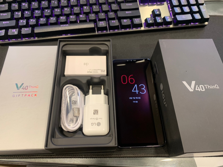 LG V40 그레이 128기가 S급 팝니다. 서산직거래--0