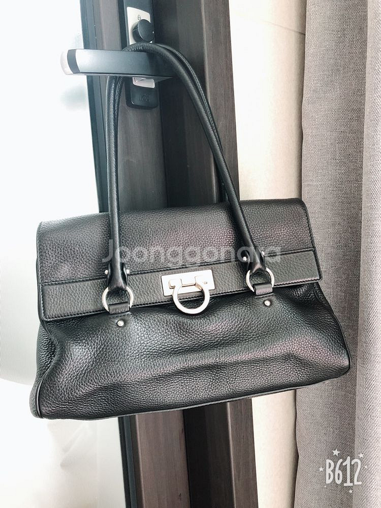 정품 페라가모 토트백 블랙컬러 가격내림--0