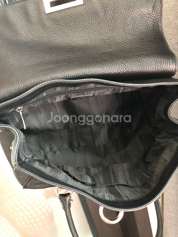 정품 페라가모 토트백 블랙컬러 가격내림--4