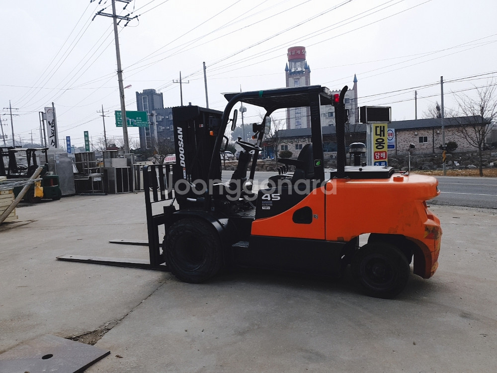 16년식 두산 4.5톤 3단마스트(D45SE-7)--0