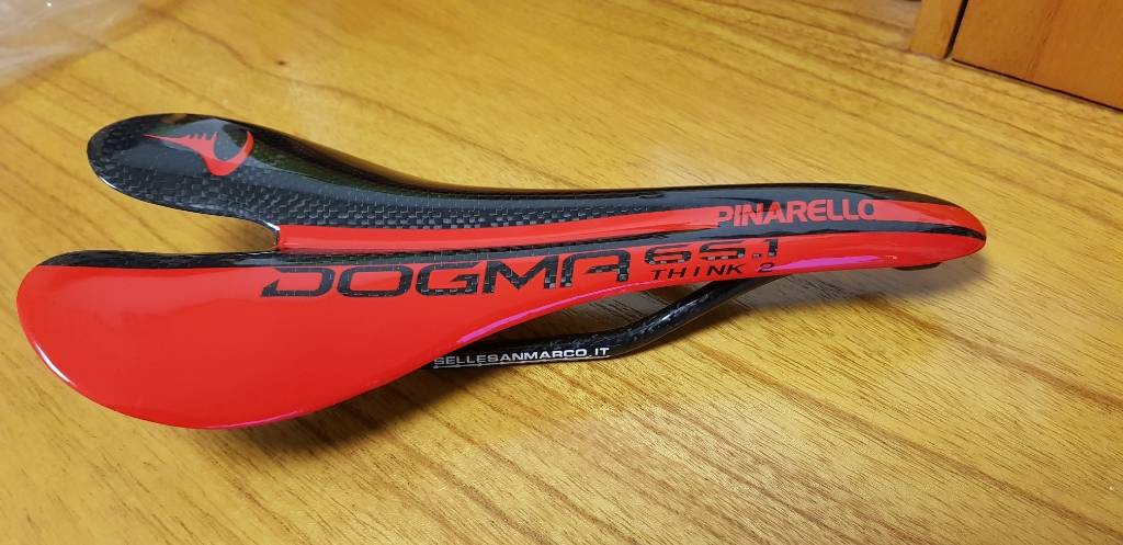 피날렐로 풀 카본 안장--0