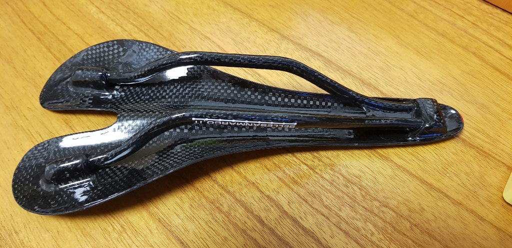 피날렐로 풀 카본 안장--2