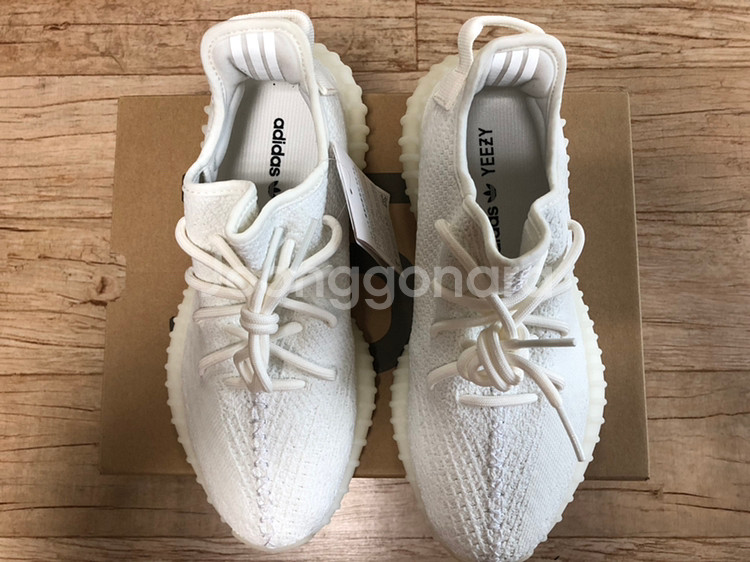 아디다스 이지부스트 크림화이트 255--0