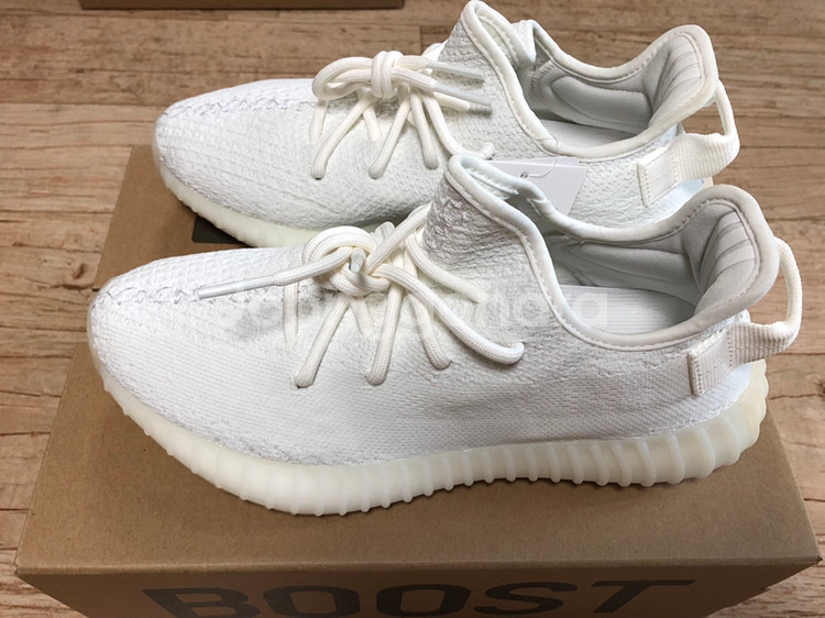 아디다스 이지부스트 크림화이트 255--1