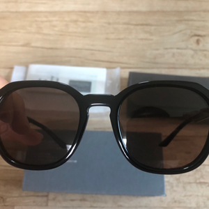 그라픽플라스틱x옐로우비 마르게타 선글라스