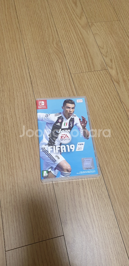 닌텐도 스위치 피파 19 4만원에 팝니다--0