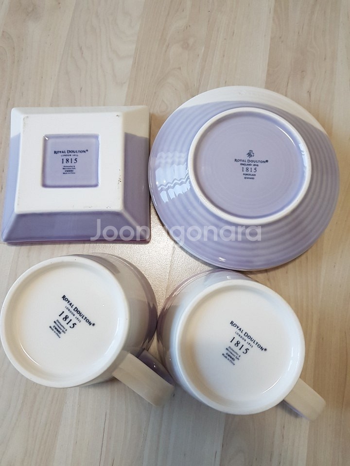 로얄 덜튼 접시 및 머그세트 판매합니다.--0