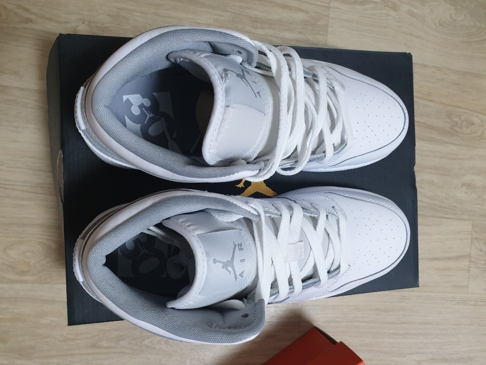 정품 조던1 250 올빽 화이트 새것 풀박 팝니다--1