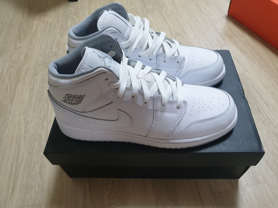 정품 조던1 250 올빽 화이트 새것 풀박 팝니다--2