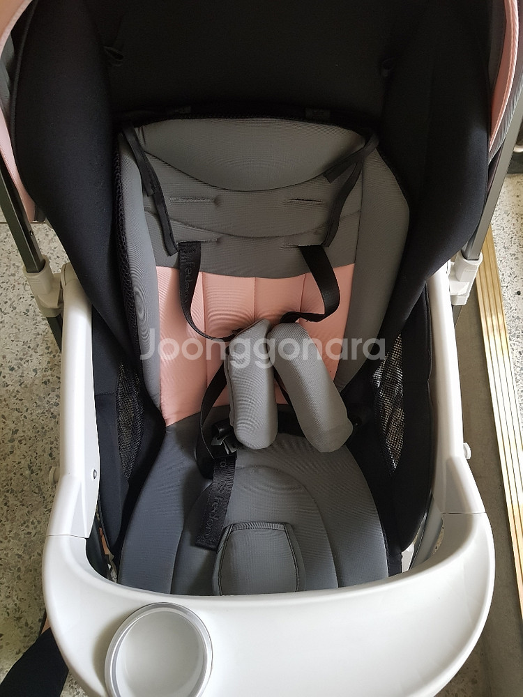 페도라 휴대용 유모차 3만원에 내놓아요(차콜그레이)--4