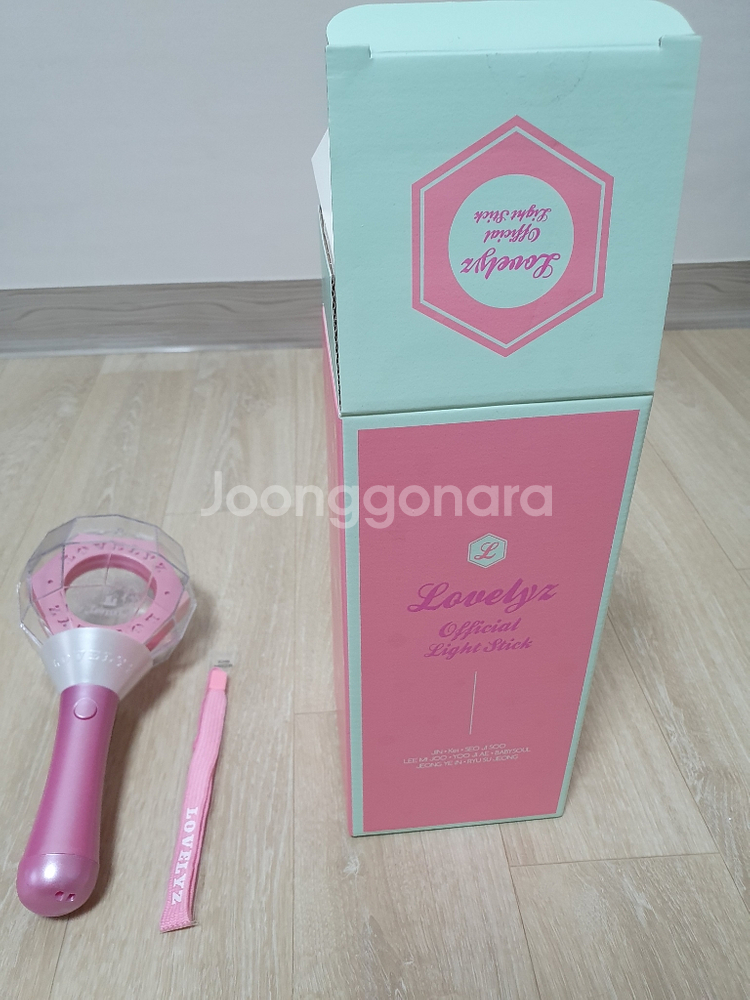 러블리즈 포스터 응원봉 등 여럿 팝니다--5