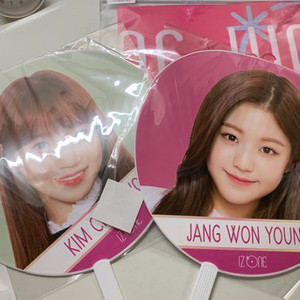 김채원 우치와 장원영 슬로건 판매합니다