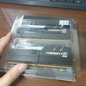 지스킬 tridentz rgb 16CL (8x2)gb