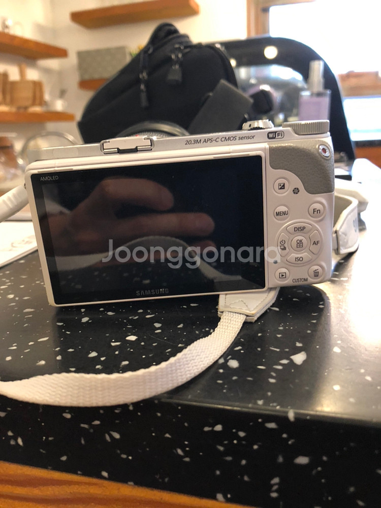 삼성NX 300M. 미러리스 카메라. 팔아요--1