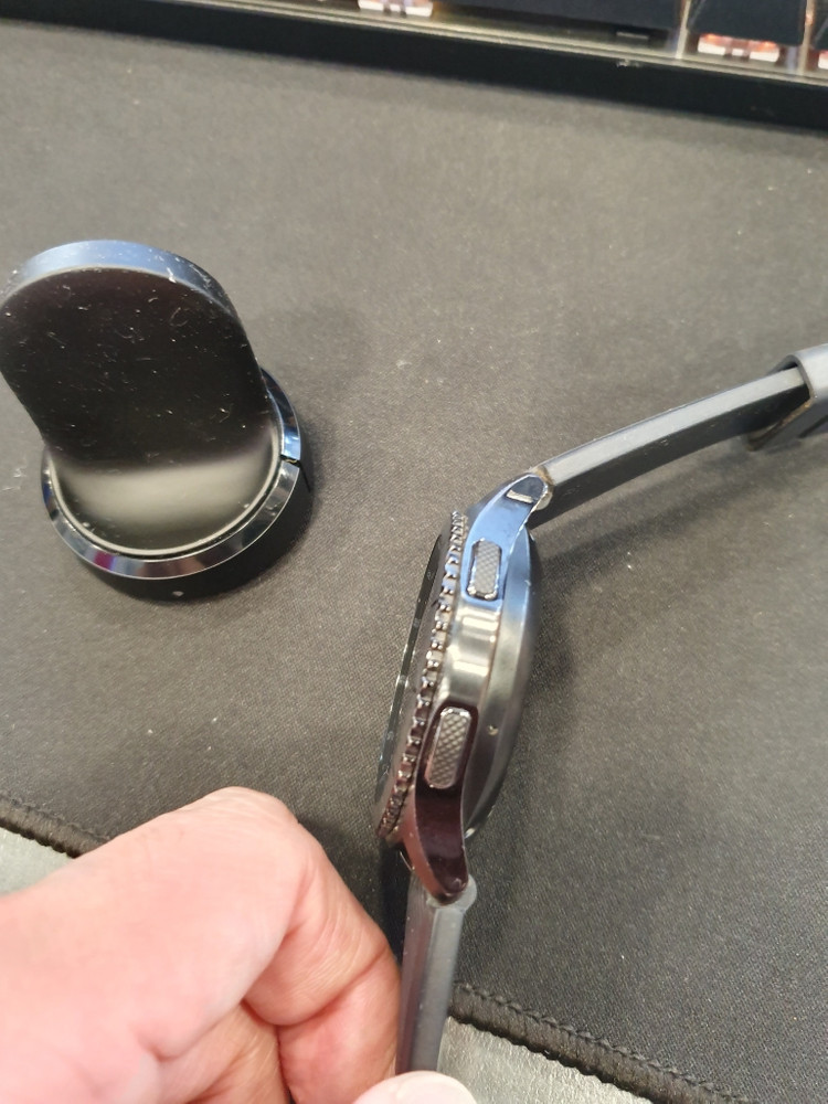 갤럭시 기어S3 프론티어 LTE 블랙팝니다. 서산직거래--1